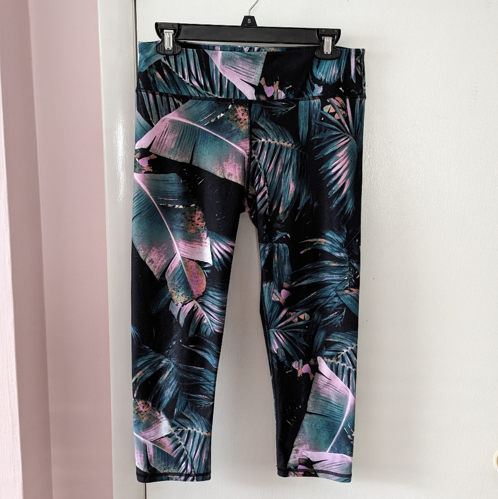 FABLETICS Gia Print Capri Leggings - Medium